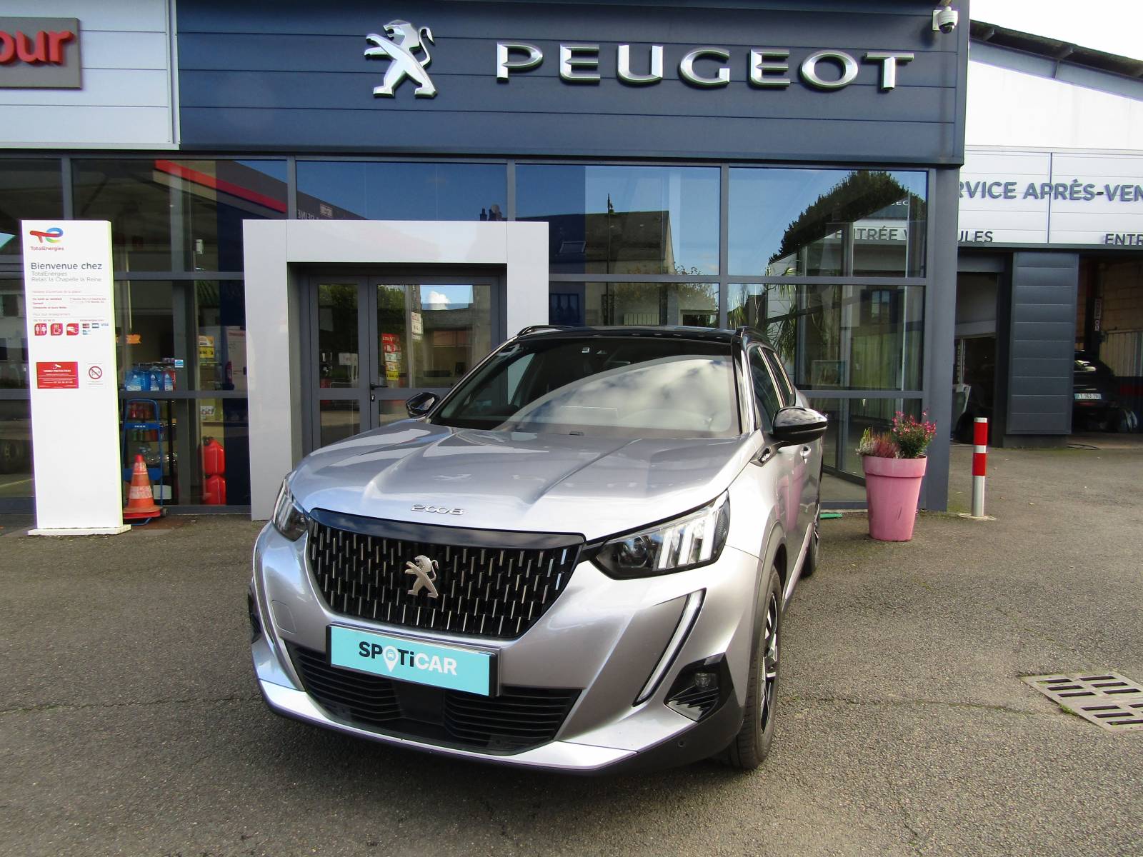 Véhicule d'occasion SUV familial Peugeot 2008 Blue HDI 130 cv GT LINE grise proche de Nemours (77)