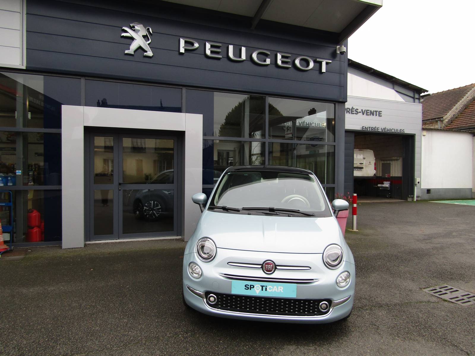 Petit véhicule d'occasion à vendre de marque FIAT 500 1.0 70 cv Hybride BSG S&S finition CLUB proche de Fontainebleau (77)