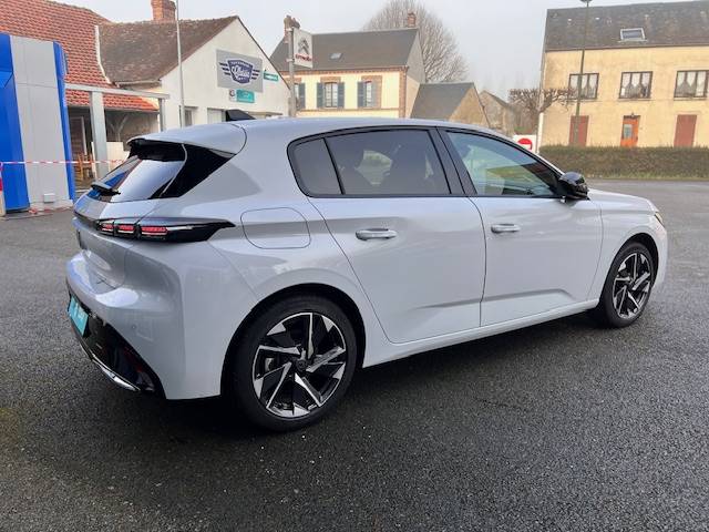 Véhicule d'occasion Peugeot 308 hybrid 136 cv e-DCS6 Allure proche de Nemours