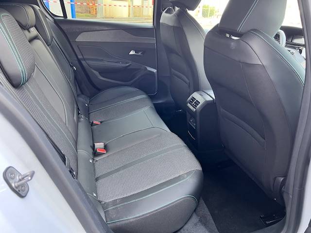 Véhicule d'occasion Peugeot 308 hybrid 136 cv e-DCS6 Allure proche de Nemours