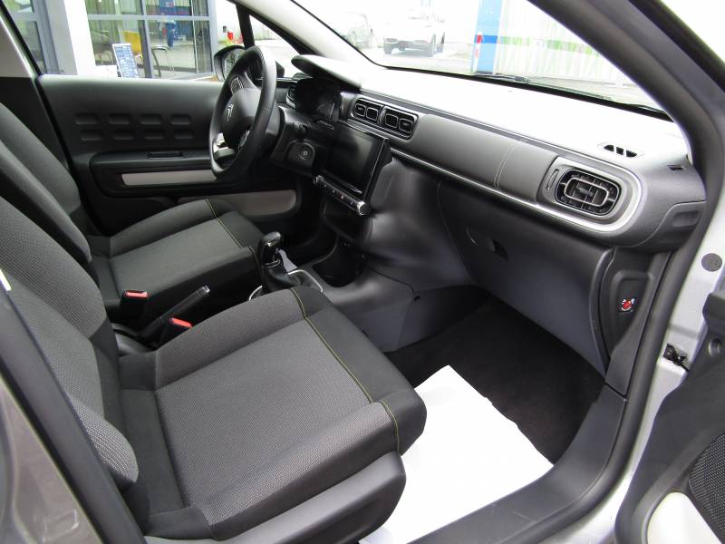 Véhicule d'occasion citadine Citroën C3 Puretech 83 cv c-séries situé proche Malesherbes