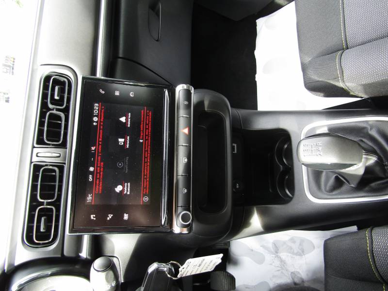 Véhicule d'occasion citadine Citroën C3 Puretech 83 cv c-séries situé proche Malesherbes