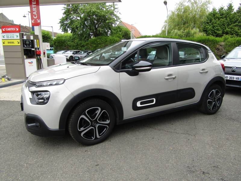 Véhicule d'occasion Citroën C3 essence 82 cv finition Feel situé proche de Fontainebleau