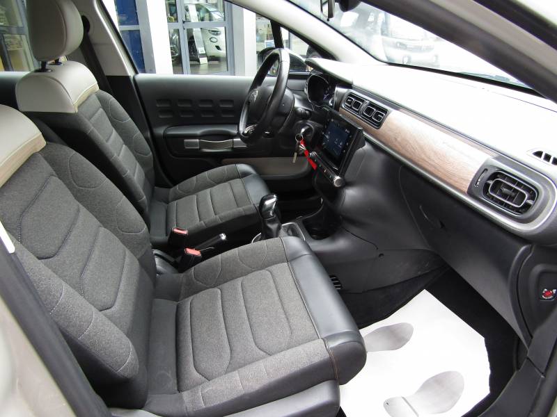 Véhicule d'occasion Citroën C3 essence 82 cv finition Feel situé proche de Fontainebleau